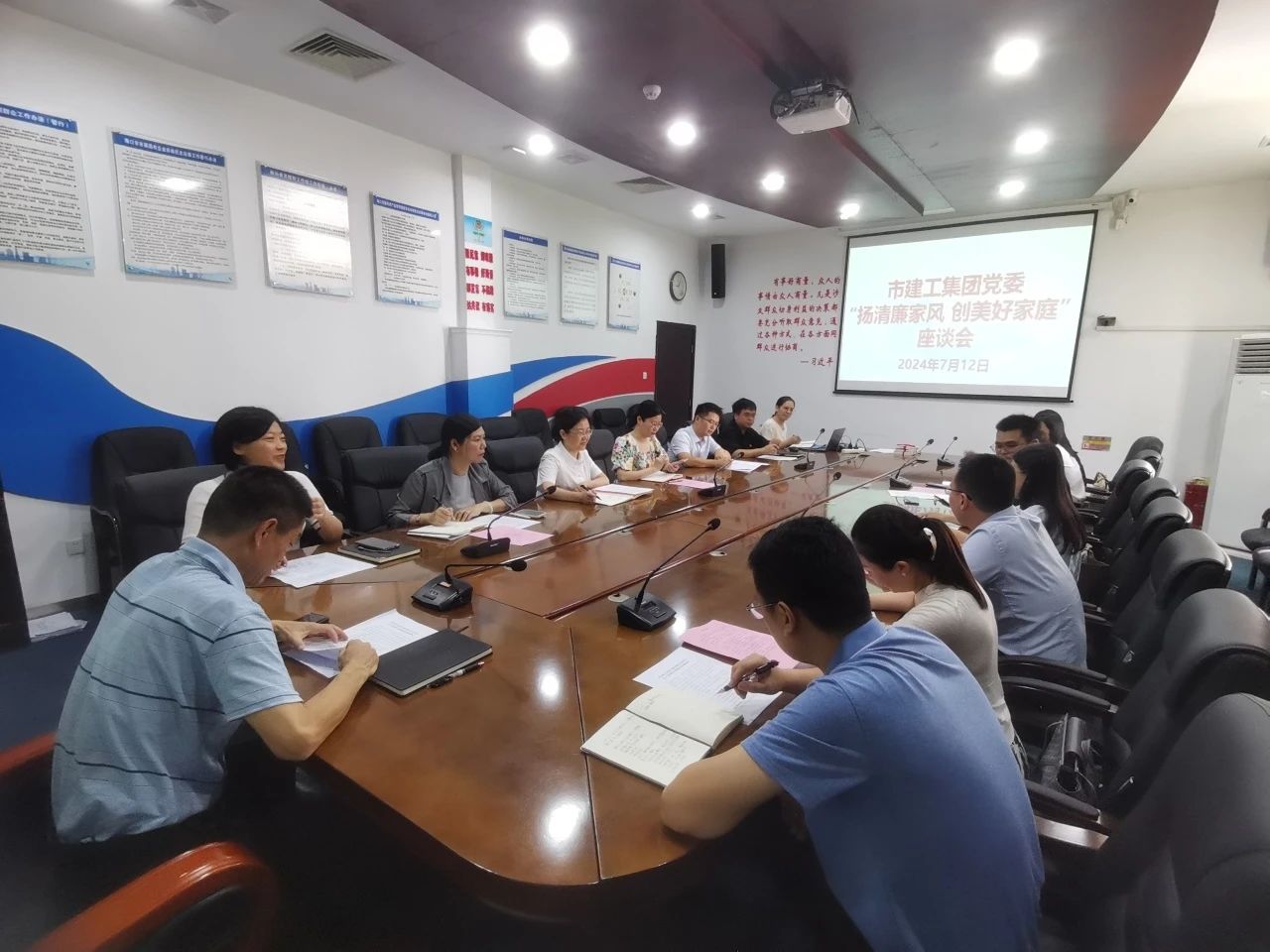 91成人
党委开展新提拔干部家风廉洁教育活动