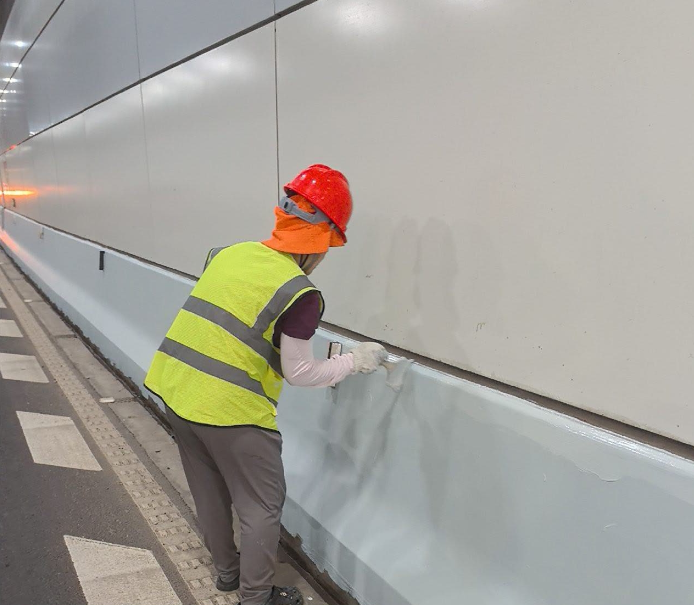 文明东隧道完成防撞墙涂装工程专业防护 全面提升行车安全与结构耐久性(图1) 1.png