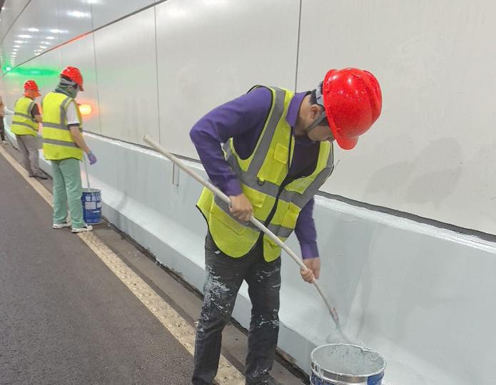 文明东隧道完成防撞墙涂装工程专业防护 全面提升行车安全与结构耐久性(图3) 3.png